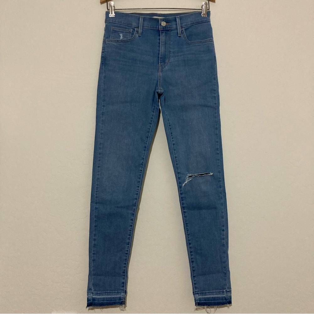 Levi's 720 light wash high rise super skinny jeans